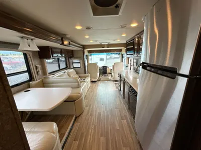 2017 Thor Motor Coach Miramar photo 22