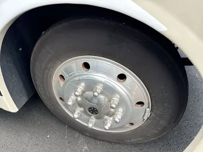 2017 Thor Motor Coach Miramar photo 3