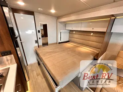 2025 Winnebago Navion photo 41