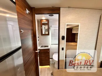2025 Winnebago Navion photo 46