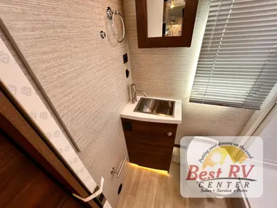 2025 Winnebago Navion photo 48