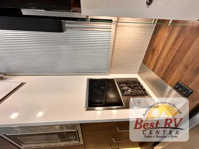 2025 Winnebago Navion photo 26
