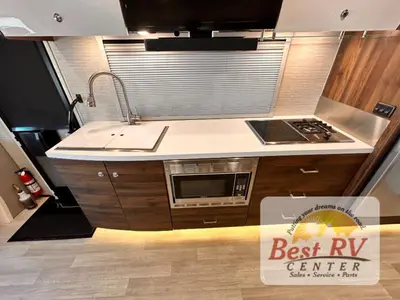 2025 Winnebago Navion photo 25
