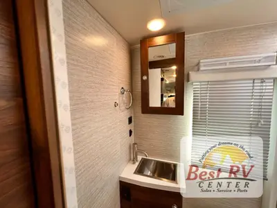 2025 Winnebago Navion photo 47