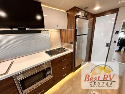 2025 Winnebago Navion photo 32