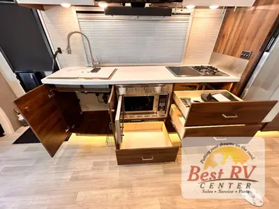 2025 Winnebago Navion photo 28