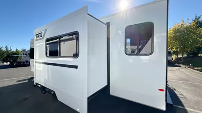 2026 Winnebago Thrive photo 7
