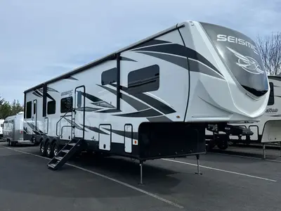 Used 2020 Jayco Seismic 4125