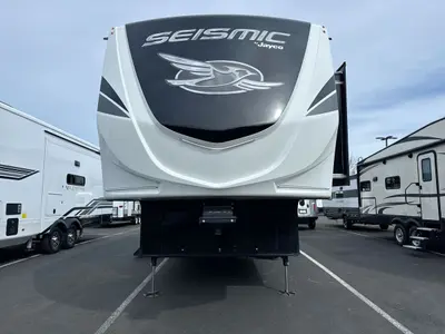2020 Jayco Seismic photo 4