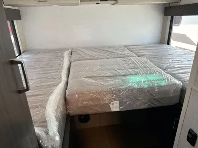 2027 Winnebago Suncruiser photo 17