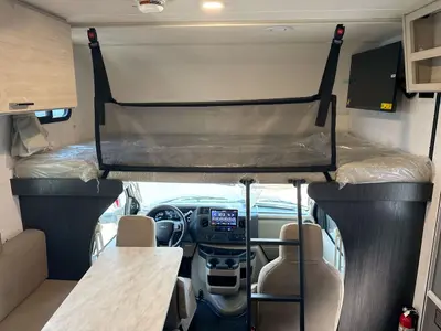 2027 Winnebago Suncruiser photo 21