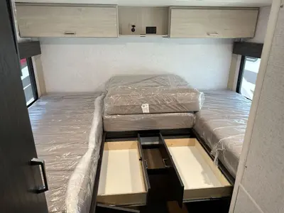 2027 Winnebago Suncruiser photo 18