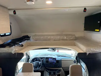 2027 Winnebago Suncruiser photo 23