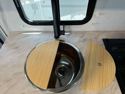 2027 Winnebago Suncruiser photo 14