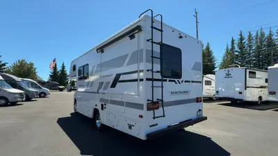 2027 Winnebago Suncruiser photo 3