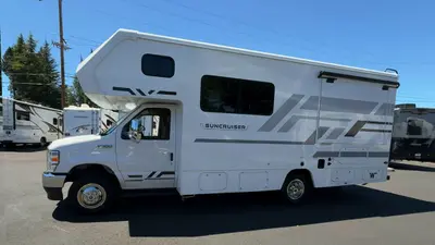 2027 Winnebago Suncruiser photo 9