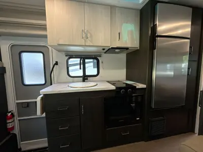 2027 Winnebago Suncruiser photo 35
