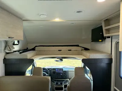 2027 Winnebago Suncruiser photo 43