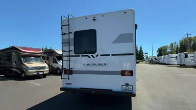 2027 Winnebago Suncruiser photo 4