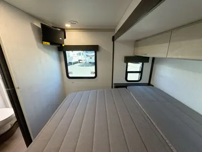 2027 Winnebago Suncruiser photo 40