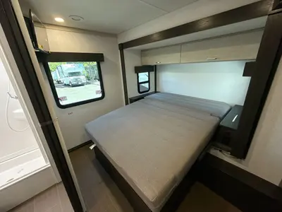 2027 Winnebago Suncruiser photo 39