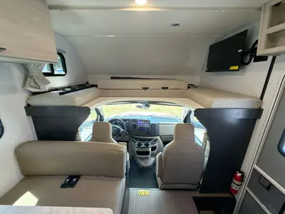 2027 Winnebago Suncruiser photo 11