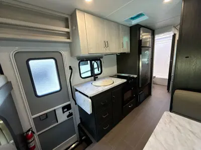 2027 Winnebago Suncruiser photo 14