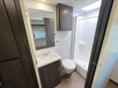 2027 Winnebago Suncruiser photo 37