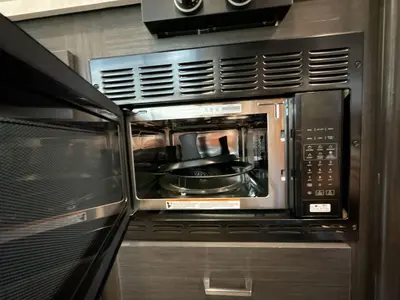 2027 Winnebago Suncruiser photo 34