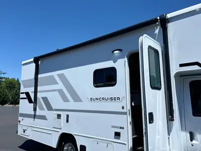 2027 Winnebago Suncruiser photo 19