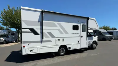 2027 Winnebago Suncruiser photo 5