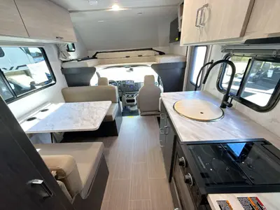 2027 Winnebago Suncruiser photo 46