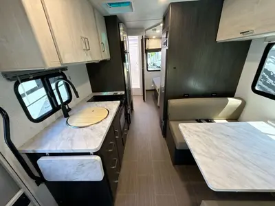 2027 Winnebago Suncruiser photo 15