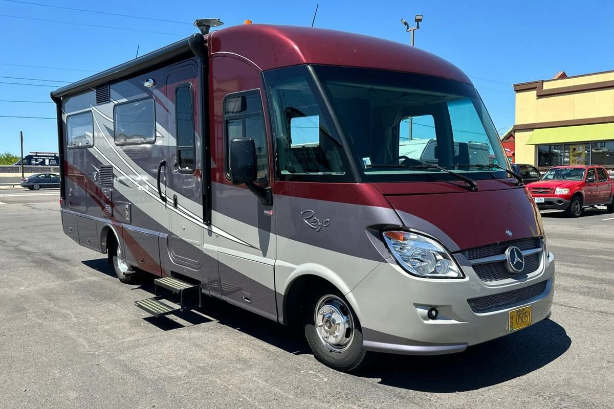 2014 Itasca Reyo exterior