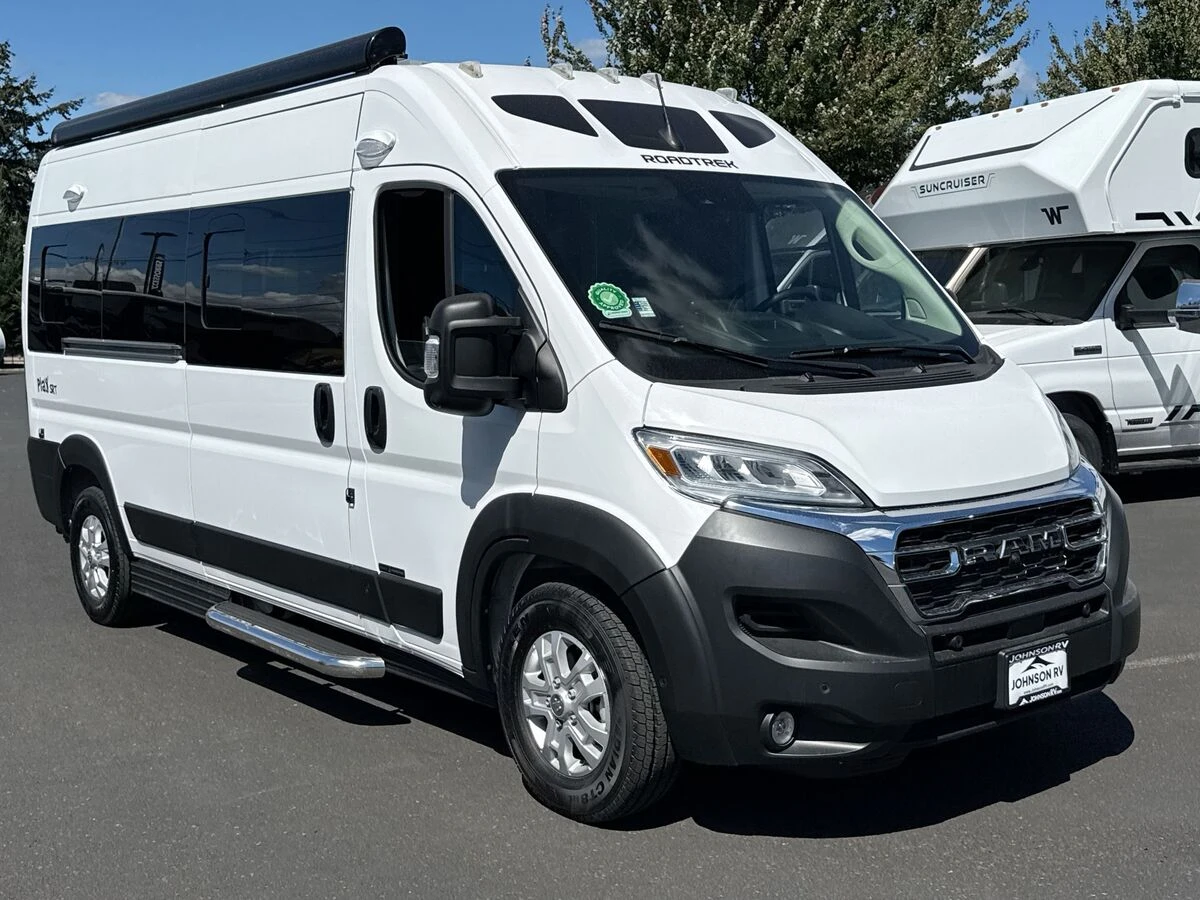 2026 Roadtrek Play SRT exterior