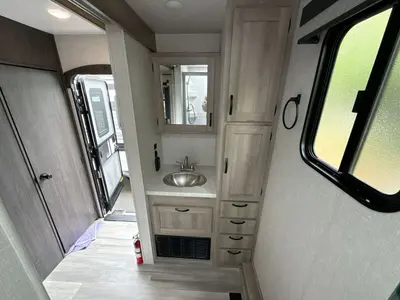 2021 Winnebago Voyage photo 33