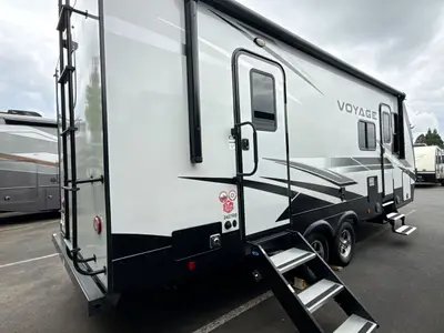2021 Winnebago Voyage photo 10