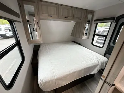 2021 Winnebago Voyage photo 35
