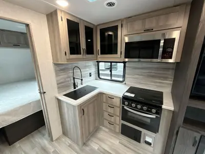 2021 Winnebago Voyage photo 31