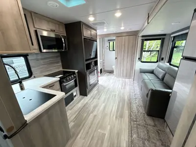 2021 Winnebago Voyage photo 38