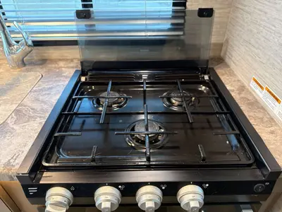 2022 Thor Motor Coach Chateau photo 17