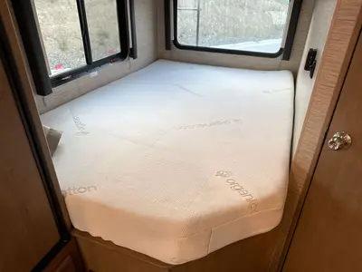 2022 Thor Motor Coach Chateau photo 22