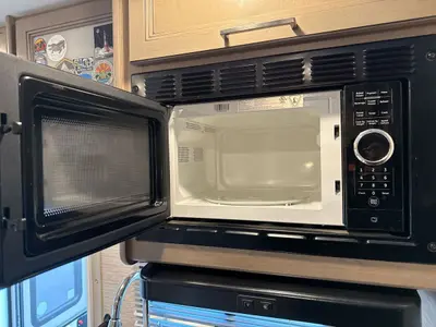 2022 Thor Motor Coach Chateau photo 18
