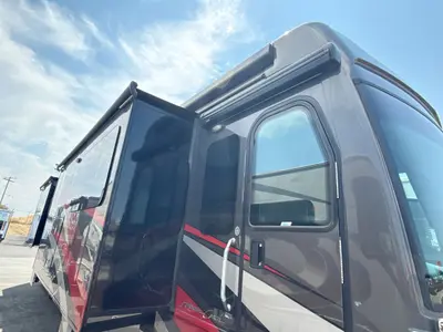 2018 American Coach American Revolution SE photo 4