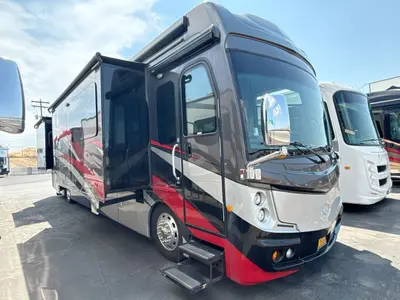 Used 2018 American Coach American Revolution SE 40D