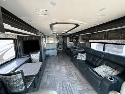 2018 American Coach American Revolution SE photo 29