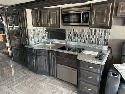 2018 American Coach American Revolution SE photo 15