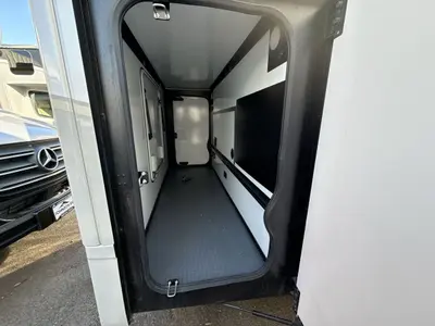 2027 Winnebago Navion photo 7