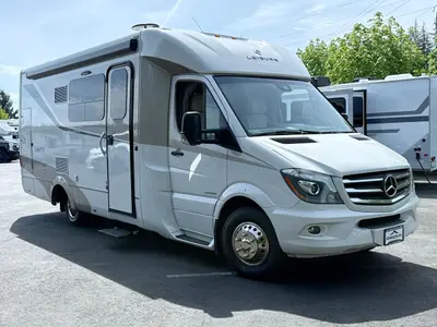 Used 2017 Leisure Travel Unity 24MB