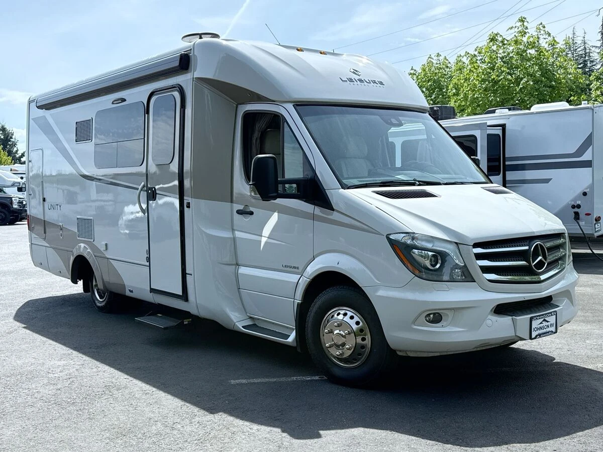 2017 Leisure Travel Unity exterior